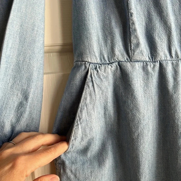 Old Navy Chambray Long Sleeve Wide leg Cropped Jumpsuit women’s size Medium - Picture 12 of 15